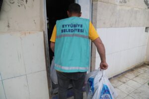 Eyyübiye’de yüzlerce yetim çocuğa bayramlık