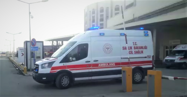 Şanlıurfa–Mardin karayolu üzerinde bulunan Göbeklitepe  Kavşağı’nda kaza! 2 yaralı