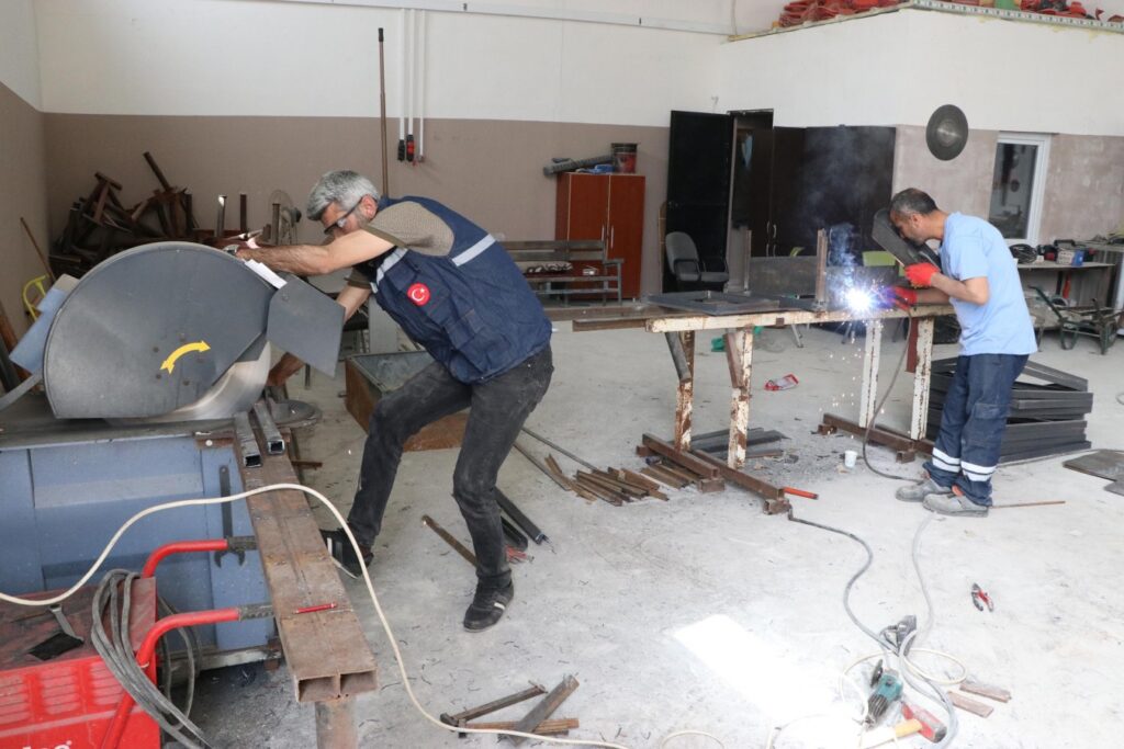 Haliliye’de banklar yenileniyor