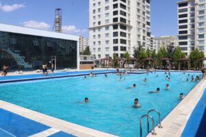 Karaköprü’de yüzme havuzu hizmete girdi