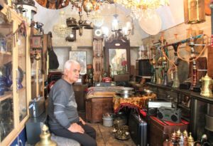 Öğretmenlikten antikacılığa