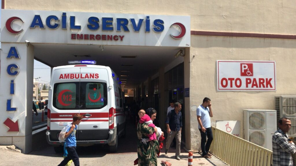 Karaköprü’de otomobil takla attı! 2 yaralı