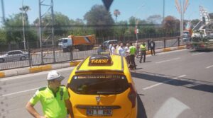 Haliliye’de ticari taksi ile otomobil çarpıştı