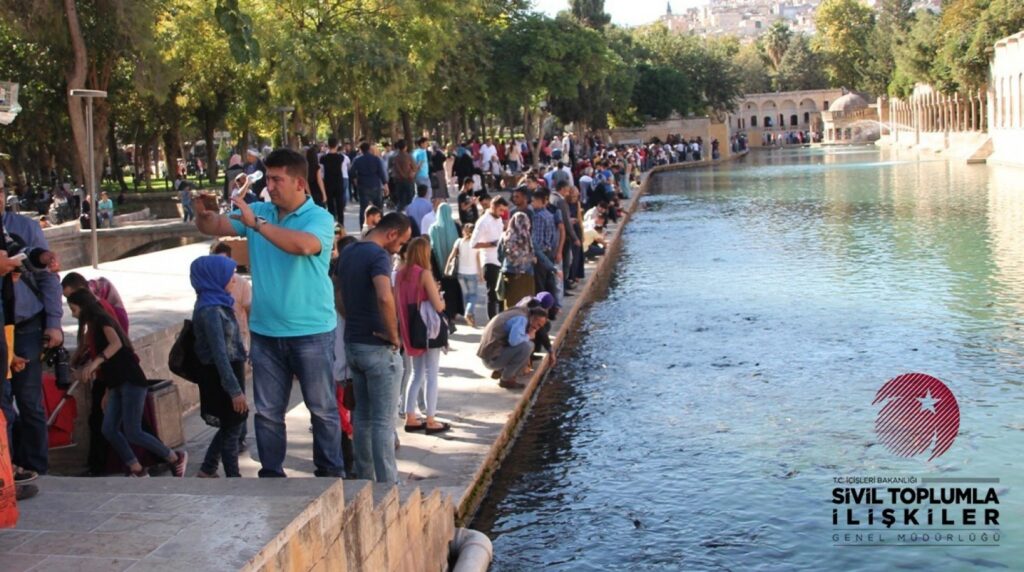 Şanlıurfa tabela dernekleriyle doldu