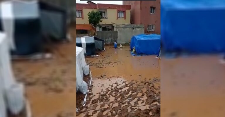 Urfalı işçiler çamur içinde kaldı!