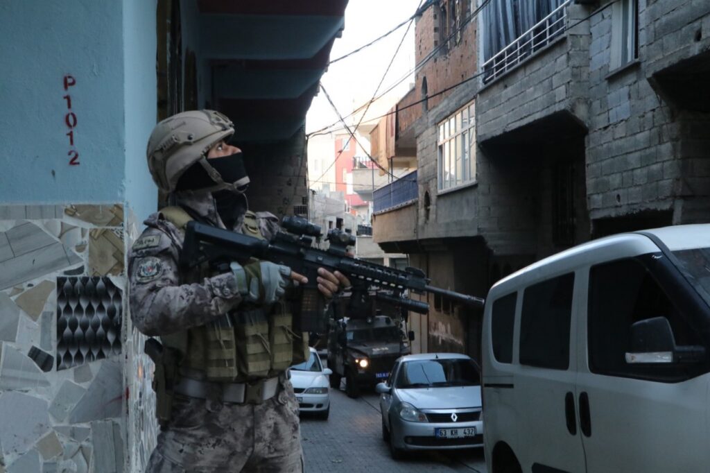 Şanlıurfa’da uyuşturucu operasyonu! Çok sayıda gözaltı