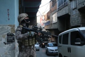 Şanlıurfa’da uyuşturucu operasyonu! Çok sayıda gözaltı