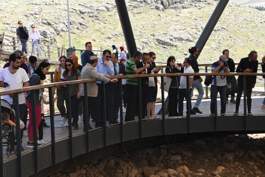 Vali Salih Ayhan Göbeklitepe’yi gezip yetkililerden bilgi aldı