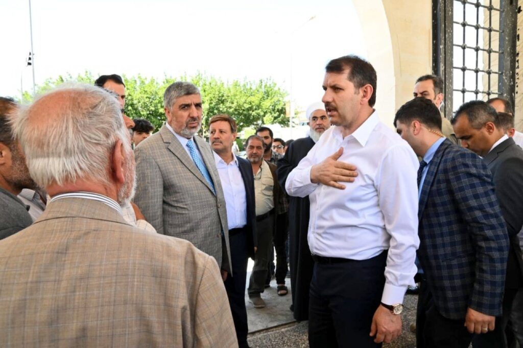 Vali Salih Ayhan namaz sonrası külliyeyi inceledi