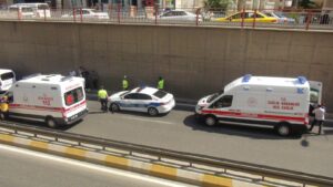 Şanlıurfa’da aynı istikamette giden 2 araç çarpıştı!