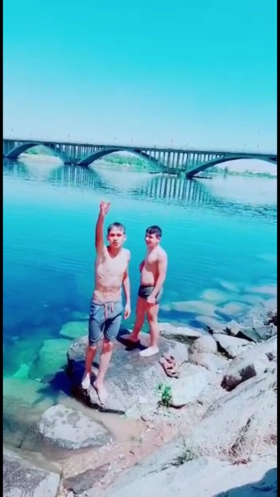 Birecik’te gençler sosyal medyada beğeni almak için ölüme kulaç atıyor