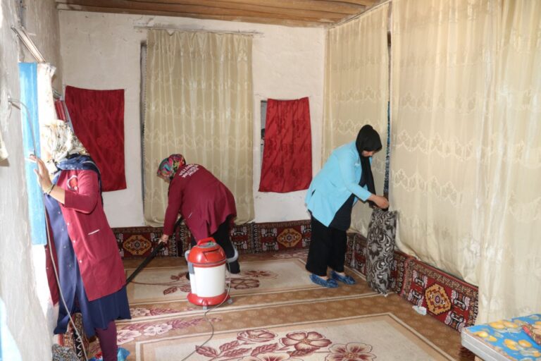 Karaköprü’de bakıma muhtaç yaşlılara evde bakım hizmeti