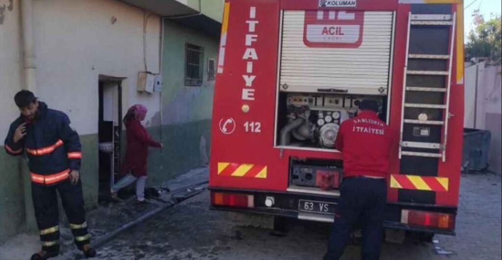 Siverek’te mahallede çıkan yangında 2 kişi dumandan etkilendi!
