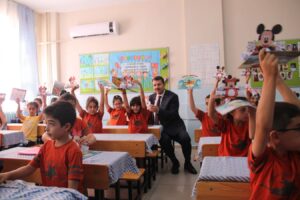 Şanlıurfa’da öğrencilerin karne heyecanı!