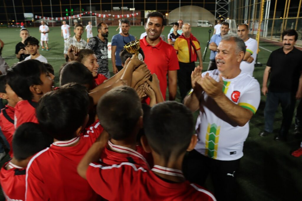 Şanlıurfa’da iki bin gencin katıldığı futbol şöleni sona erdi