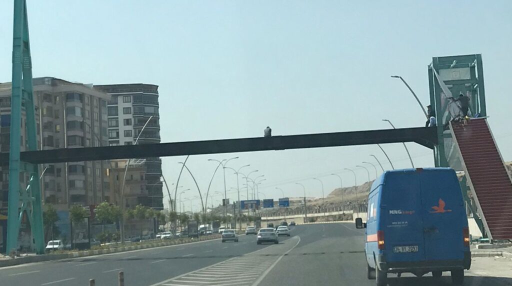 Karaköprü’de işçiler canını hiçe sayıyor