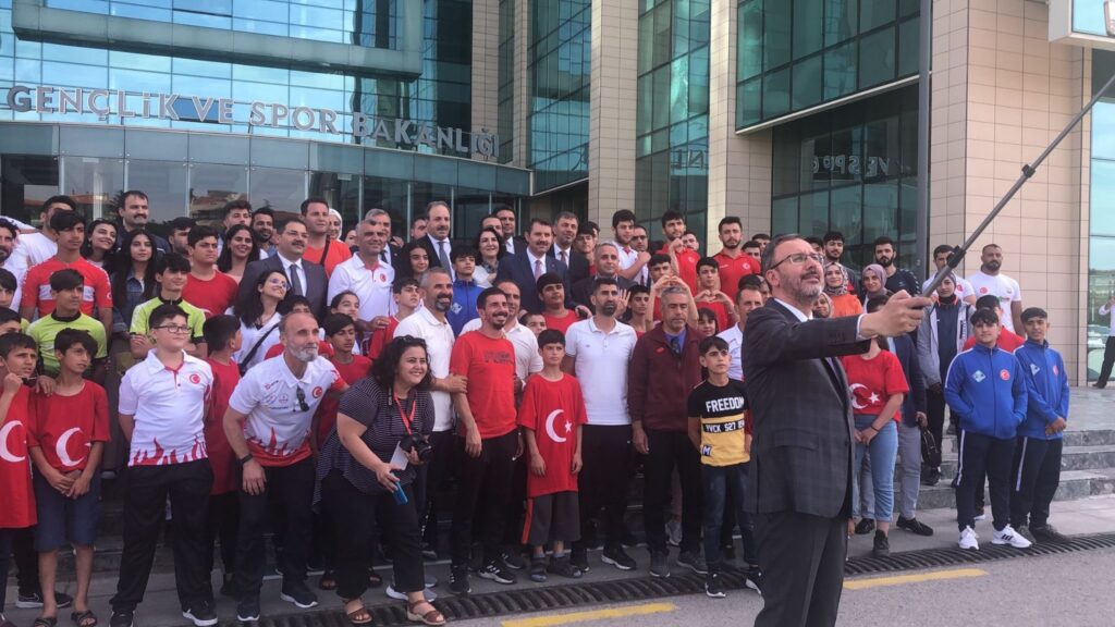 Şanlıurfa’ya spor ve gençlik alanında dev projelerin imzaları atıldı