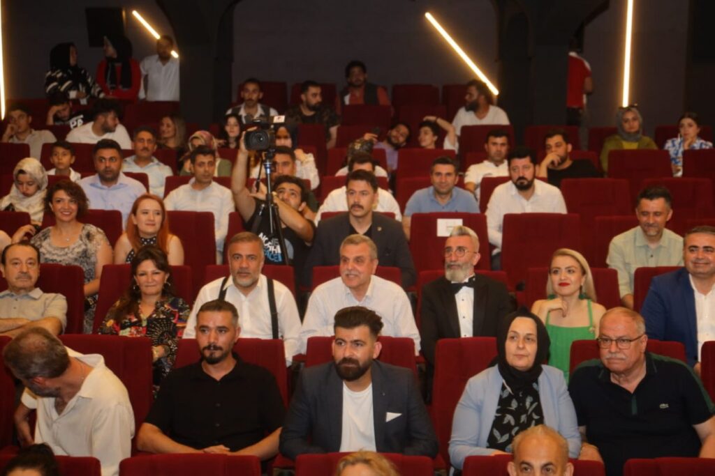 Urfalı tiyatrocunun ‘Teşkale’ dizisinin galası yapıldı