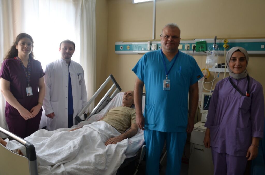 Urfa’da başarılı operasyon! ‘Yapay damar’ ile hayata tutundu