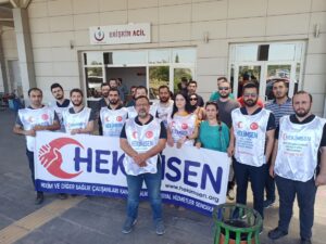 Urfa’da sağlık çalışanları şiddete uğrayan arkadaşları için iş bıraktı