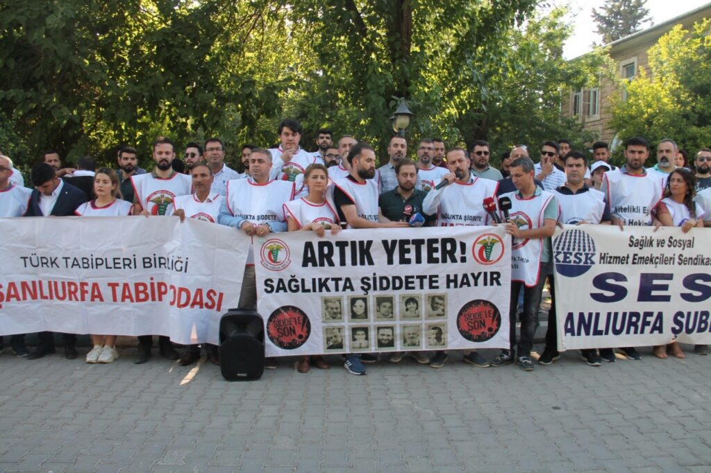 Urfa’da sağlıkçılardan sağlıkta yaşanan şiddete tepki!
