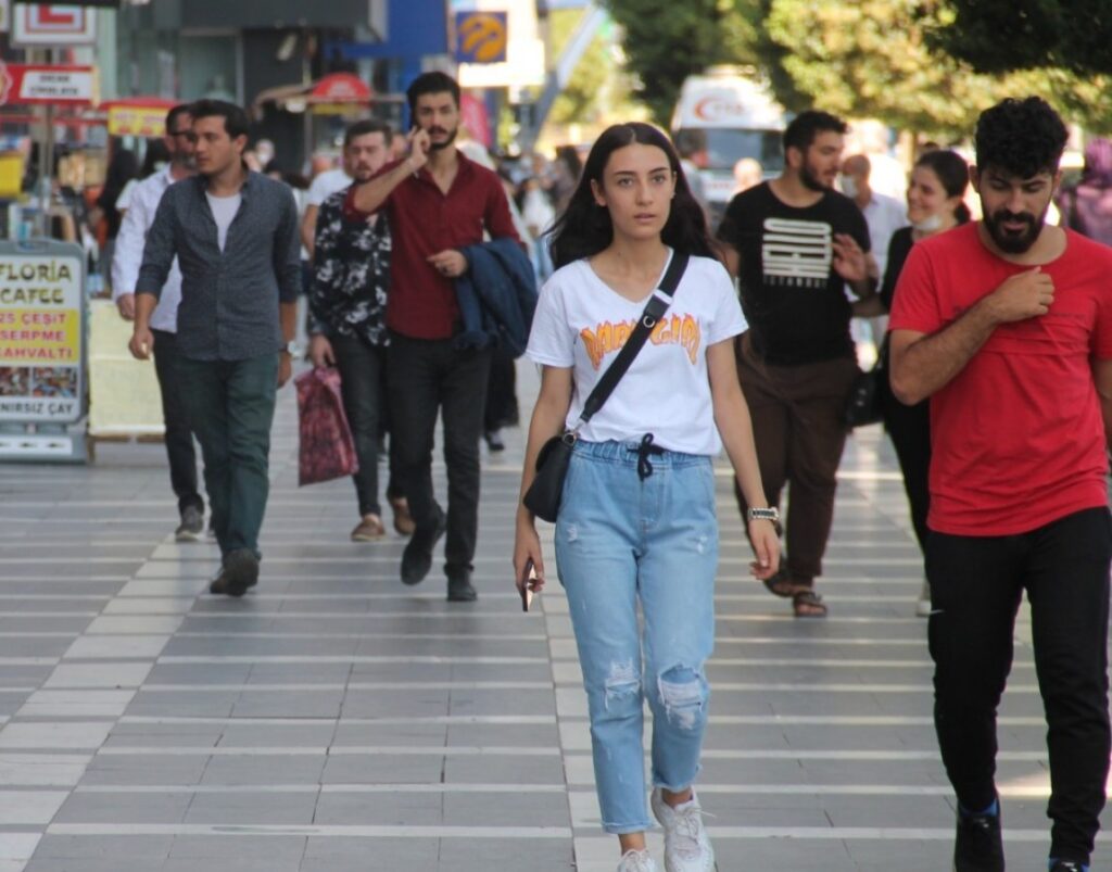 Vakıf üniversite ücretlerine dev zam!