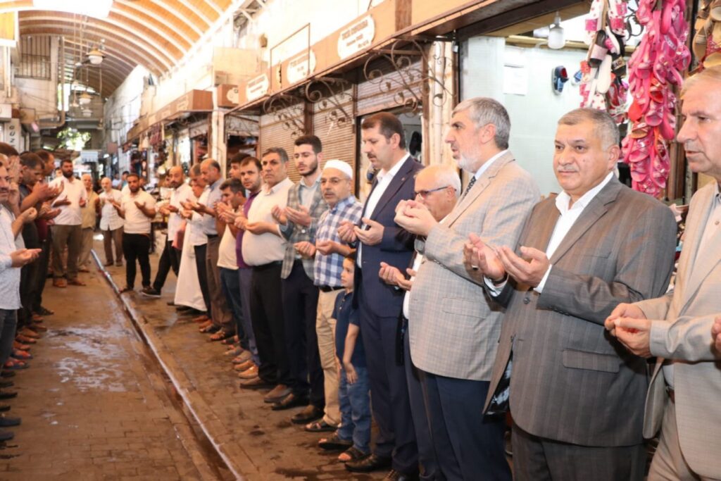 Şanlıurfa Valisi Salih Ayhan  esnaf duasına katıldı