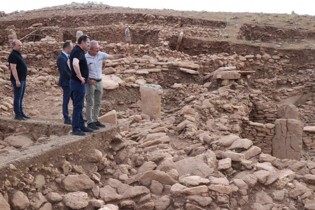 Şanlıurfa Valisi Salih Ayhan Karahantepe’de incelemelerde bulundu