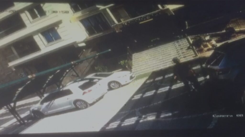 Karaköprü’de Apartman önündeki bisikleti böyle çaldı!