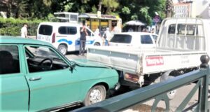 Atatürk Bulvarı’nda 4 araç birbirine girdi!