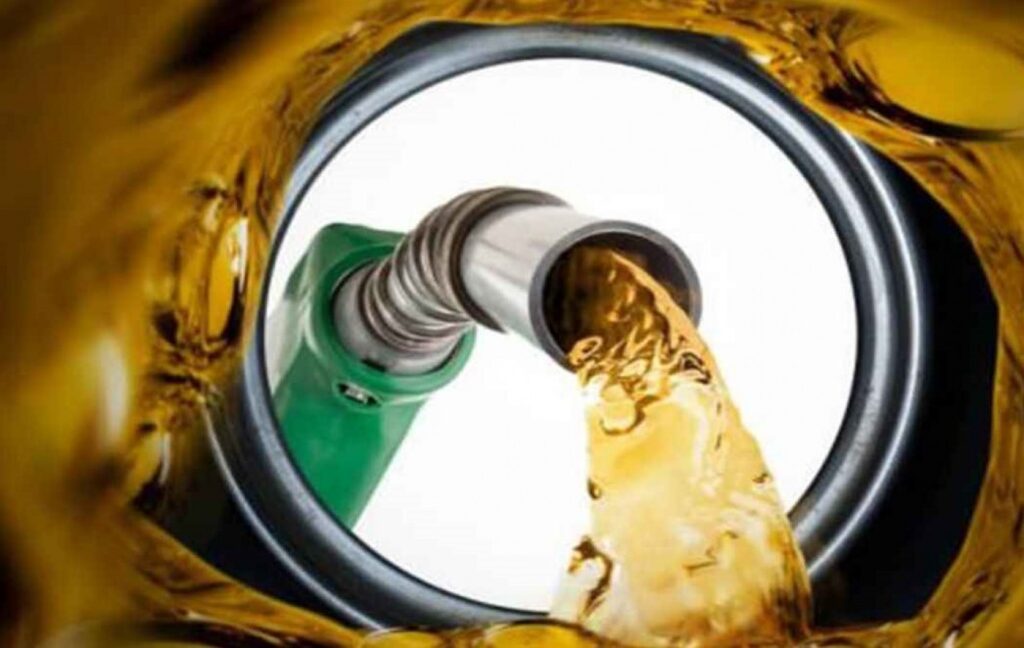 Benzin fiyatlarına gelen zam iptal edildi