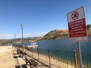 Büyükşehir’den 4 dilde uyarı levhası