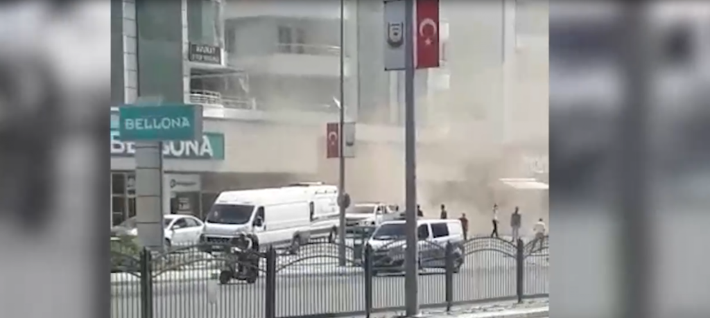Şanlıurfa’da mobilya mağazasında yangın!