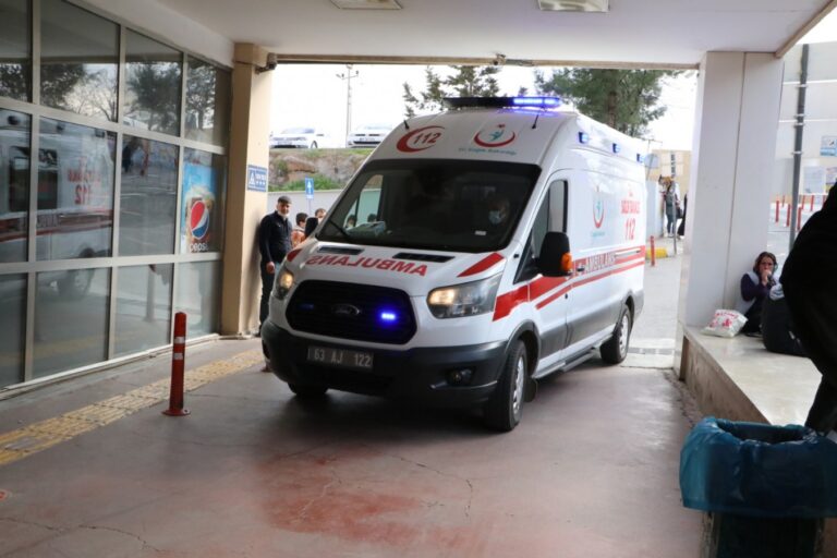 Hilvan’da Hastane yakınlarında zincirleme kaza! Yaralılar var