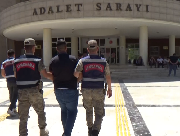 Karaköprü’de bağ evlerini soyan hırsızlar  yakalandı