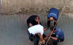 Şanlıurfa’da yakalanacağını anlayan hırsızlık şüphelisi valizi atıp kaçtı