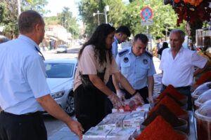 Siverek’te zabıta bayram öncesi market ve bakkallarda denetim yaptı