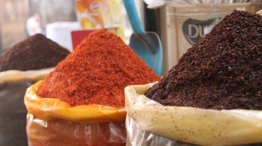 Urfa isotu bu yıl tadıyla ağızları fiyatıyla da cepleri yakacağa benziyor