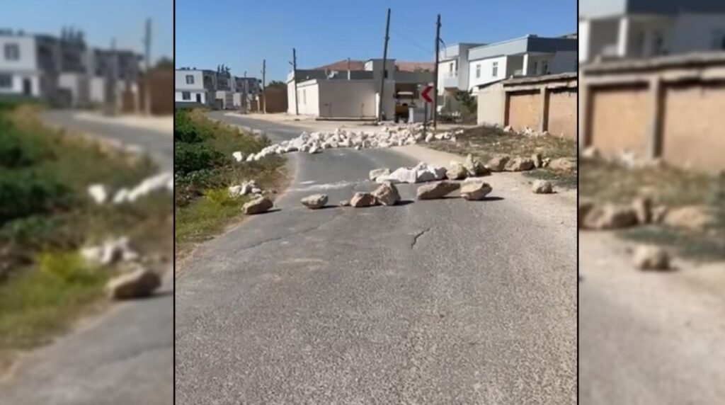 Tapulu arazisinden geçen yolu trafiğe kapattı!