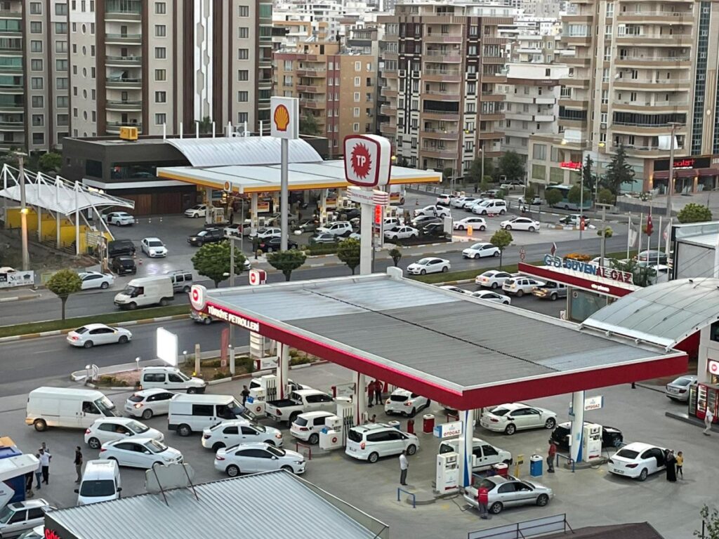 Urfa’da akaryakıt istasyonlarında bayram yoğunluğu
