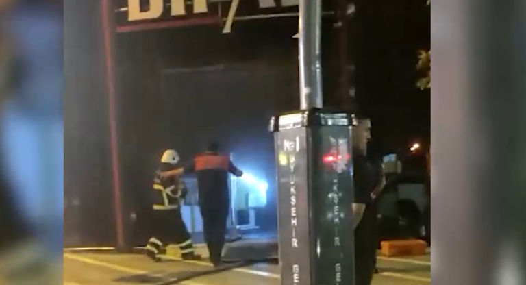 Haliliye’de giyim mağazasında yangın!