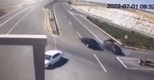 Halfeti’de korkunç kaza kameralarda! İzleyenlerden çağrı