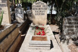 Urfalı merhum Abdullah Uyanık ses sanatçısı mezarı başında anıldı