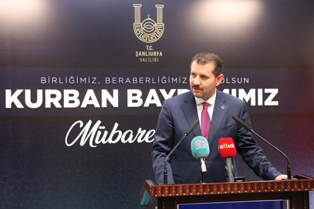 Vali Ayhan ev sahipliğinde bayramlaşma programı