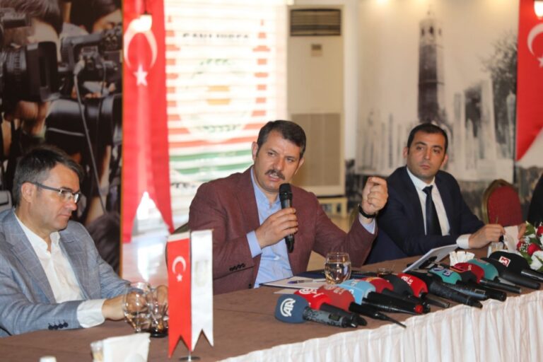 Şanlıurfa Valisi Ayhan, kentteki basın mensuplarıyla bir araya geldi