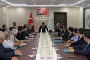 Vali Ayhan, vatandaşları kanallarda yüzülmemesi konusunda uyardı