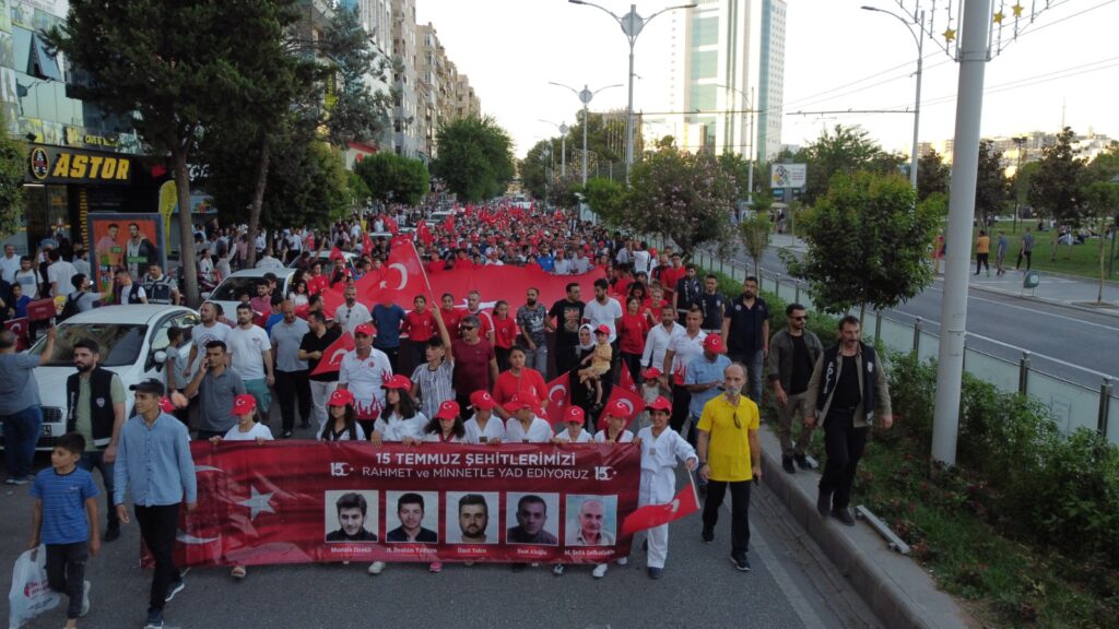 <strong>Şanlıurfa 15 Temmuz’un Yıl Dönümünde Tek Yürek Oldu</strong>