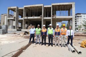 Urfa Valisi Salih Ayhan İnşaatı devam eden Sağlık Tesisi İnşaatını ziyaret etti