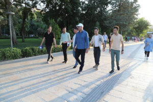 Başkan: Mehmet Kuş, Halkla Kucaklaştı