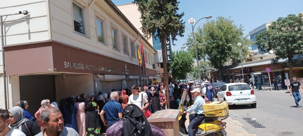 Şanlıurfa’da sıcağın altında PTT çilesi! (-EK)